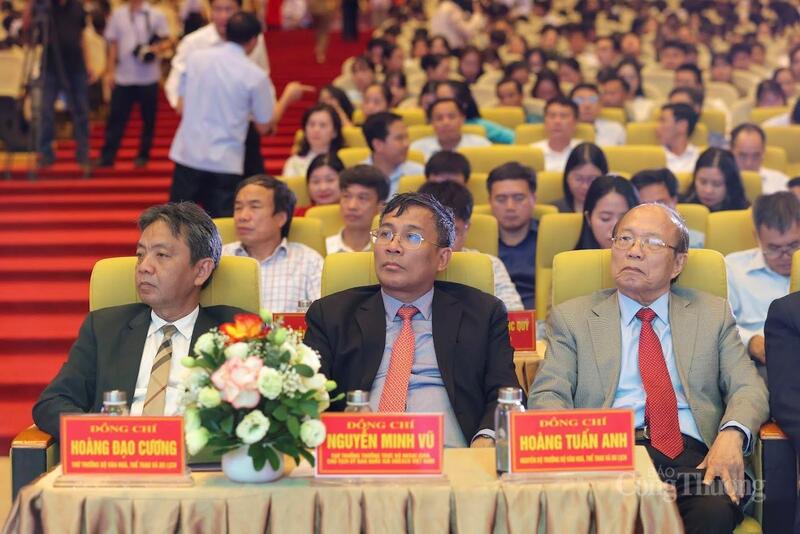 Các đại biểu tham dự hội nghị