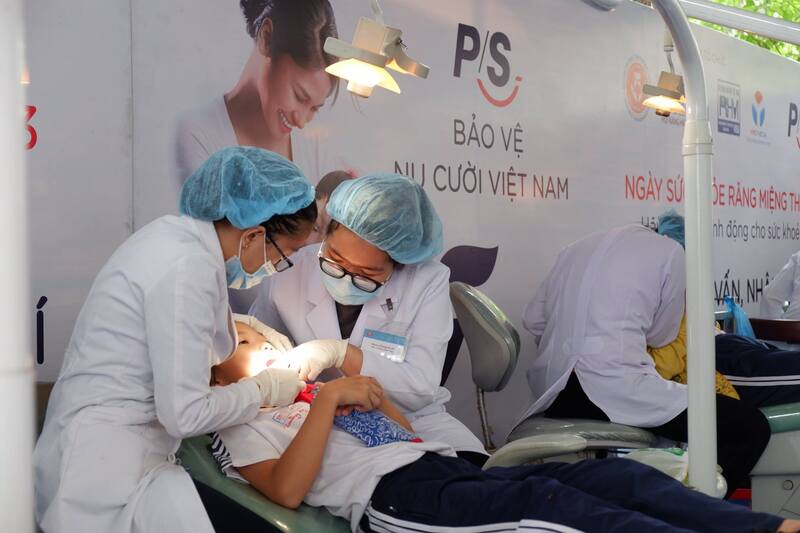 P/S cùng Hội Răng Hàm Mặt mang cơ hội tiếp cận nha sĩ học sinh, đặc biệt ở vùng nông thôn