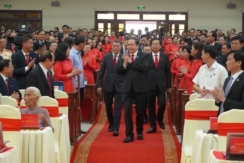 Chủ tịch Quốc hội Trần Thanh Mẫn thay mặt Bộ Chính trị đến dự và chỉ đạo Đại hội