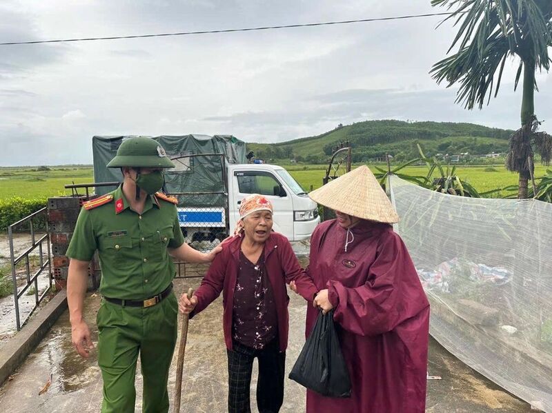 Hà Tĩnh dự kiến di dời hơn 15.000 người dân đến nơi tránh trú bão an toàn. Ảnh: Phúc Sơn