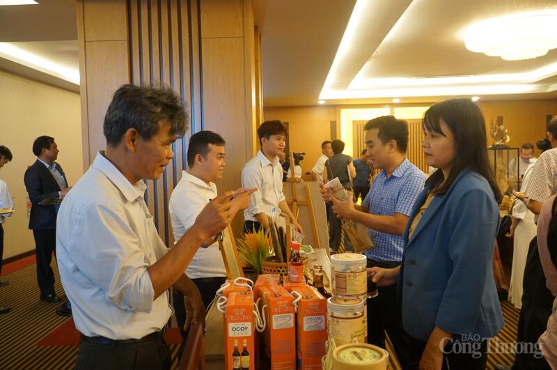 Đẩy mạnh các hoạt động kết nối giao thương B2B để cơ sở sản xuất, làng nghề nông thôn tìm kiếm đối tác,mở rộng thị trường