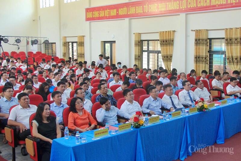 Toàn cảnh Hội nghị tập huấn “Nâng cao hiệu quả truyền thông tuyển sinh tại các cơ sở đào tạo nghề ngành Công Thương khu vực phía Bắc” tại Bắc Ninh. Ảnh: Phạm Giang