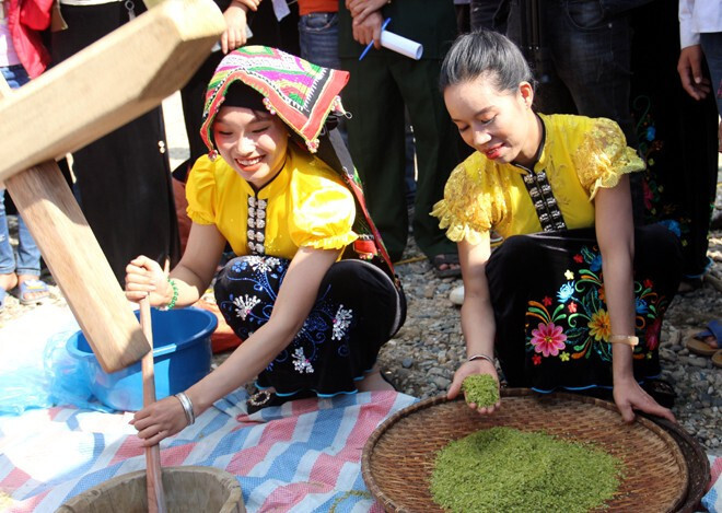 Lễ hội cốm Tú Lệ tổ chức hàng năm thu hút đông đảo du khách. Ảnh minh họa