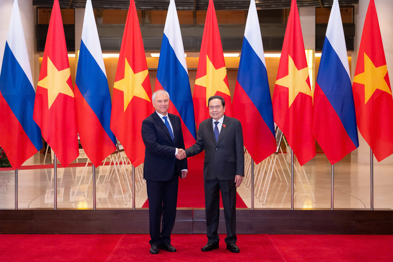Chủ tịch Quốc hội Trần Thanh Mẫn và Chủ tịch Duma Quốc gia Quốc hội Liên bang Nga Vyacheslav Volodin. Ảnh: VPQH