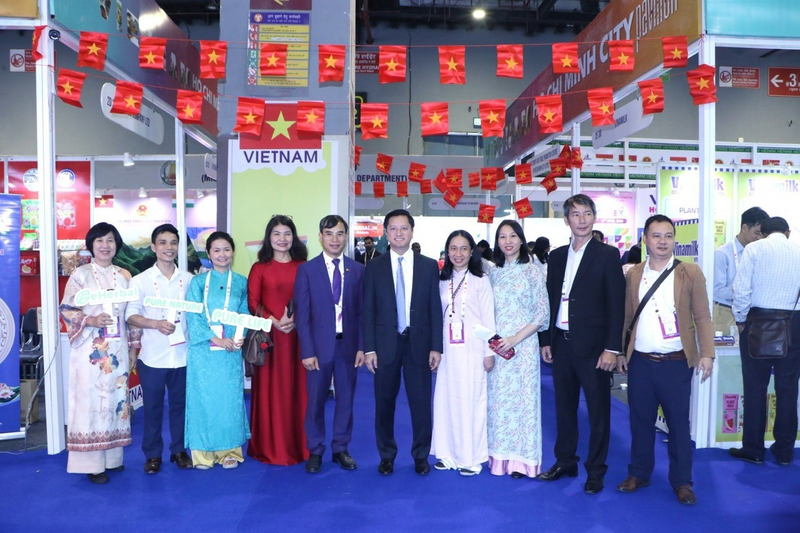 Khu gian hàng quốc gia Việt Nam do Thương vụ Việt Nam phối hợp với Trung tâm Xúc tiến Thương mại và Đầu tư TP. Hồ Chí Minh tổ chức