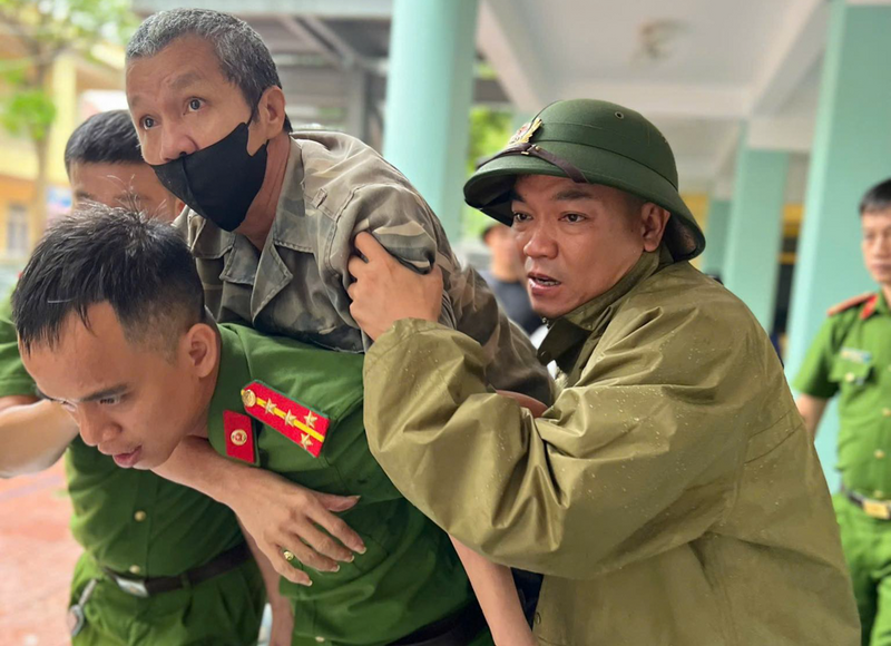 Trước đó, để ứng phó với bão số 10, Hà Tĩnh đã cấm biển vào lúc 7h30 sáng 27/9. Ảnh: Công an Hà Tĩnh