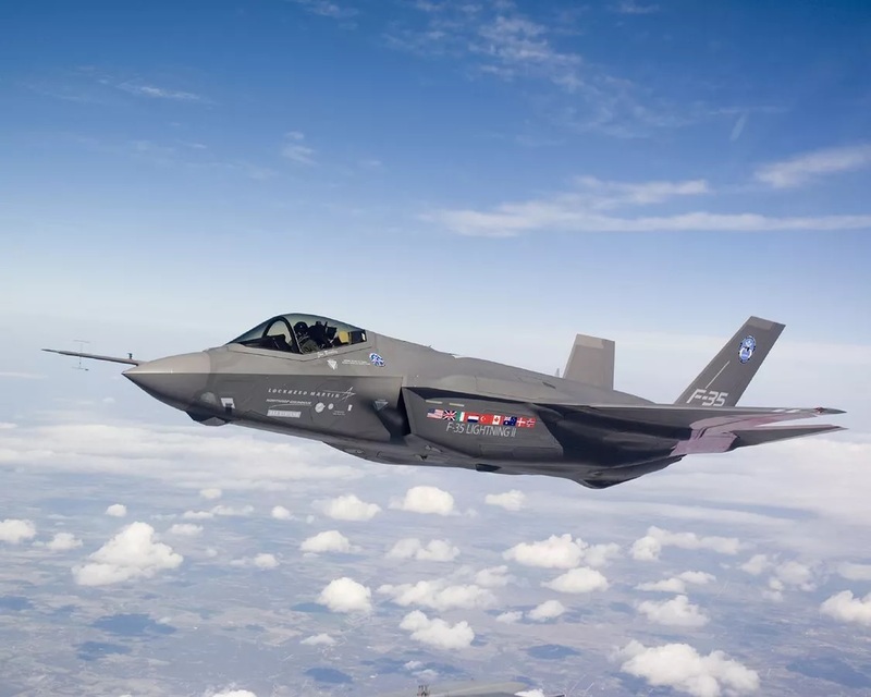 F-35 Lightning II là tiêm kích tàng hình thế hệ thứ 5 của Mỹ, sau F-22 Raptor. Ảnh: U.S. Air Force