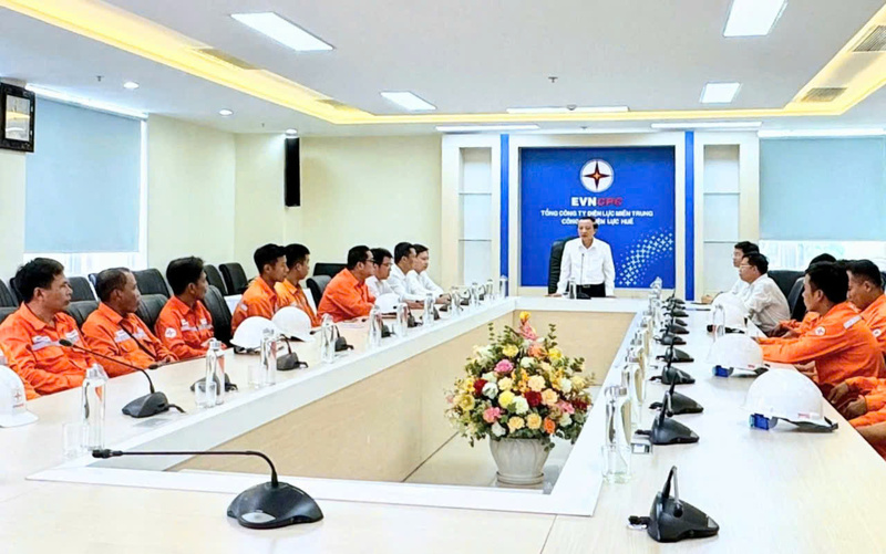 Giám đốc Công ty Điện lực Huế Nguyễn Đại Phúc phát biểu. Ảnh: D. Huyền