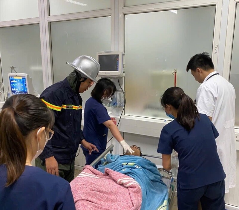 Các nạn nhân bị thương đã được đưa đến bệnh viện để theo dõi, điều trị. Ảnh: Công an Nghệ An