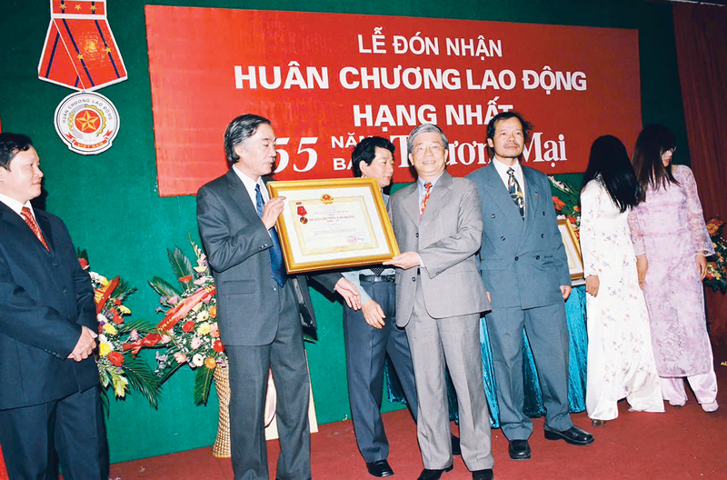 Báo Thương mại và Báo Công nghiệp (tiền thân của Báo Công Thương) đón nhận phần thưởng cao quý do Nhà nước trao tặng