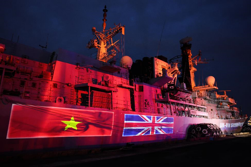 Cập cảng Nhà Rồng (TP.HCM) sáng ngày 22/09/2025, tàu hộ vệ đa nhiệm HMS Richmond của Hải quân Hoàng gia Anh. (Ảnh: Nguyễn Hoàng).