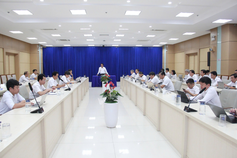 Tổng Công ty Điện lực miền Trung (EVNCPC) họp khẩn trong sáng 29/9 để huy động lực lượng hỗ trợ tỉnh Quảng Trị và tỉnh Hà Tĩnh khắc phục các sự cố điện sau bão số 10. Ảnh: Bình An