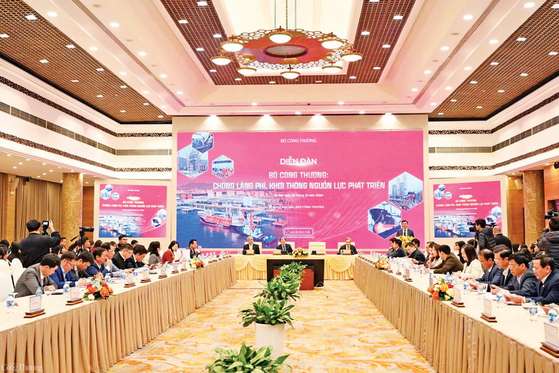 Diễn đàn “Bộ Công Thương: Chống lãng phí, khơi thông nguồn lực phát triển” do Báo Công Thương tổ chức có sự tham dự của các đồng chí lãnh đạo nhiều bộ, ngành