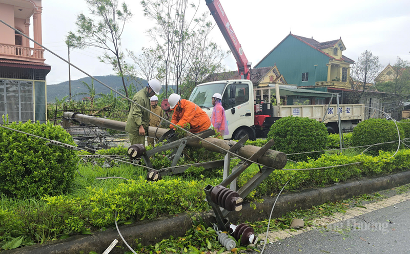 Lực lượng chức năng đang nỗ lực khắc phục sự do báo số 10 gây nên.