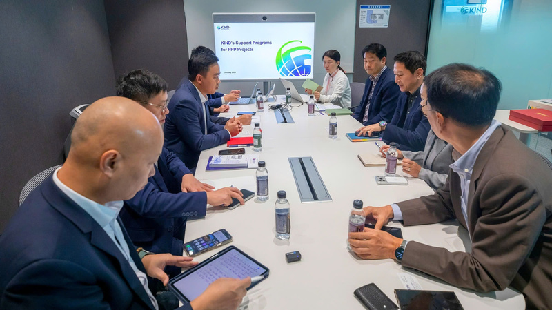 Tập đoàn Đèo Cả đặc biệt quan tâm trong chuyến thị sát đó là kế hoạch xử lý nước thải trước khi đổ vào sông Hồng đoạn qua Thủ đô Hà Nội và chăm sóc hệ thống thảm thực vật theo cách thành phố Seoul đã thực hiện