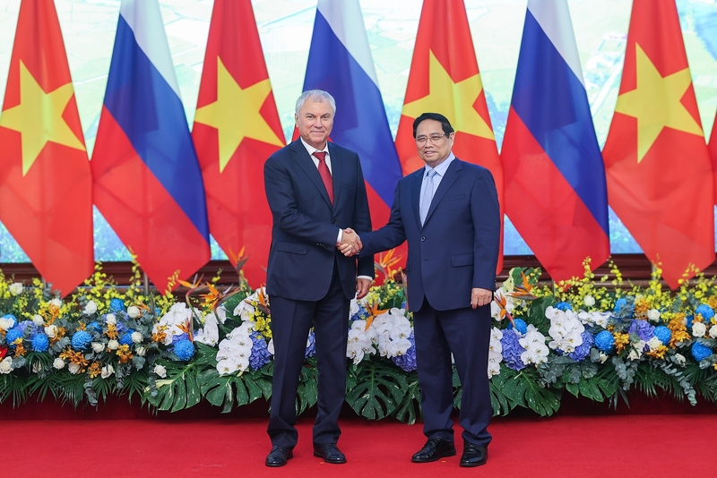 Thủ tướng Phạm Minh Chính nhiệt liệt chào mừng Chủ tịch Duma Quốc gia Nga V. Volodin và đoàn đại biểu cấp cao Liên bang Nga thăm chính thức Việt Nam. Ảnh: VGP/Nhật Bắc