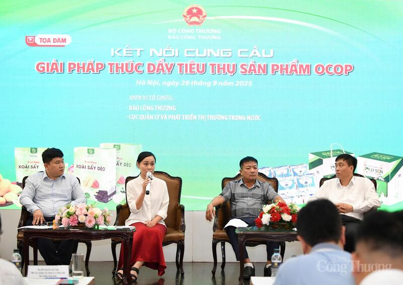 Tọa đàm kết nối cung cầu: Giải pháp thúc đẩy tiêu thụ sản phẩm OCOP. Ảnh: Nam Nguyễn