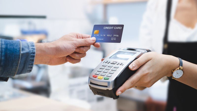Không cần dùng mật khẩu khi thanh toán thẻ VISA qua máy POS. Ảnh minh hoạ