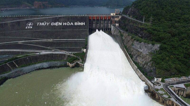 Thủy điện Hòa Bình mở 1 cửa xả đáy từ 20h ngày 29/9/2025. Ảnh: EVN