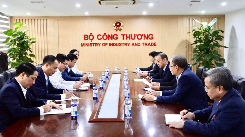 Toàn cảnh buổi tiếp và làm việc giữa Bộ trưởng Nguyễn Hồng Diên và ông Tiền Quốc Hào