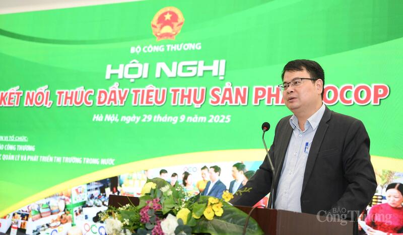 Ông Nguyễn Bá Hải, Phó Giám đốc Trung tâm Xúc tiến đầu tư phát triển Công Thương, Cục Xúc tiến thương mại phát biểu tại Hội nghị.