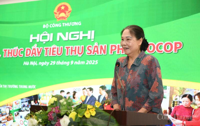 Nghệ nhân Hà Thị Vinh, Chủ tịch Công ty TNHH Gốm sứ Quang Vinh, Phó Chủ tịch Hiệp hội Làng nghề Việt Nam nhấn mạnh vai trò của truyền thông trong việc hỗ trợ, xây dựng thương hiệu sản phẩm OCOP.