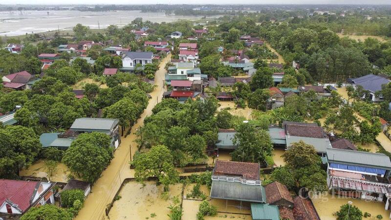 Do ảnh hưởng bão số 10, toàn tỉnh Thanh Hóa có 955 nhà bị thiệt hại, trong đó có 19 nhà bị thiệt hại hoàn toàn, 4.059 nhà bị ngập nước; 17 hộ/63 khẩu bị ảnh hưởng do sạt lở đất…