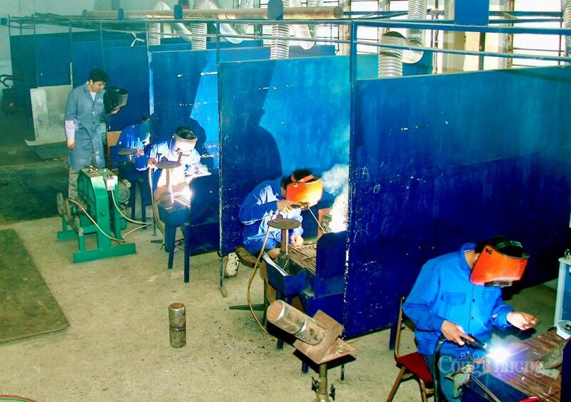 Giờ thực hành nghề hàn tại Trường Cao đẳng Công Thương Phú Thọ