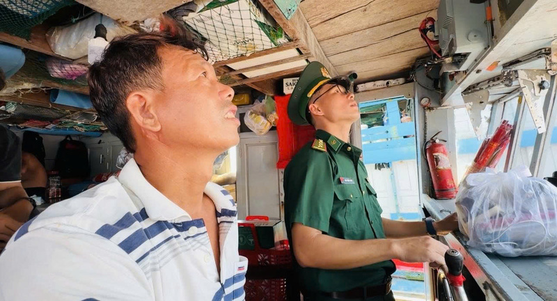 Với việc đồng bộ giám sát, ngư dân sẽ được hướng dẫn cụ thể vị trí của tàu đang khai thác, tránh việc “vượt biên” sang ranh giới của hải phận nước ngoài. Ảnh: Nguyễn Dương.