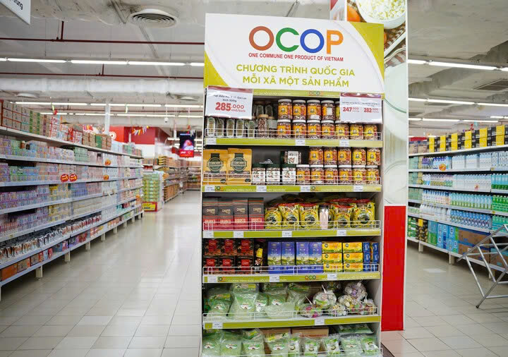 Hiện nhiều sản phẩm OCOP của Nghệ An đã có mặt tại các kệ hàng ở các siêu thị. Ảnh: Hải Yến
