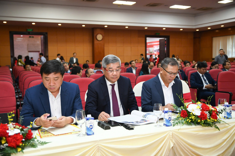 Với tinh thần “Người người thi đua, ngành ngành thi đua”, Đại hội thi đua yêu nước ngành Công Thương lần thứ IV kêu gọi toàn thể cán bộ, công chức, viên chức, người lao động trong toàn ngành tiếp tục phát huy truyền thống vẻ vang, nêu cao tinh thần trách nhiệm, đoàn kết, sáng tạo, hăng hái thi đua lập nhiều thành tích mới, thiết thực chào mừng Đại hội thi đua yêu nước toàn quốc lần thứ XI, Đại hội đại biểu toàn quốc lần thứ XIV của Đảng.