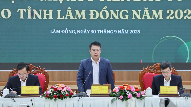 Ông Nguyễn Ngọc Phúc, Phó Chủ tịch UBND tỉnh Lâm Đồng phát biểu tại buổi họp báo. Ảnh: Lê Sơn