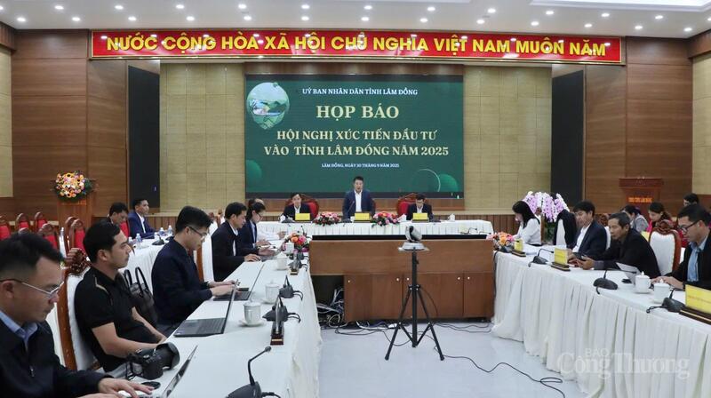 Quang cảnh buổi họp báo. Ảnh: Lê Sơn