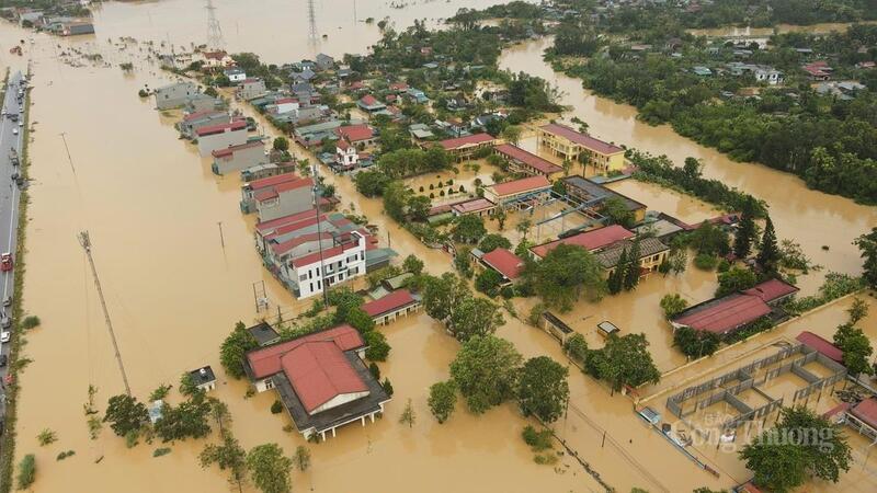 Lực lượng chức năng tiếp tục huy động tối đa lực lượng tìm kiếm người mất tích; sẵn sàng tổ chức di dời người dân khi cần thiết; trực chỉ huy 24/24h theo quy định.