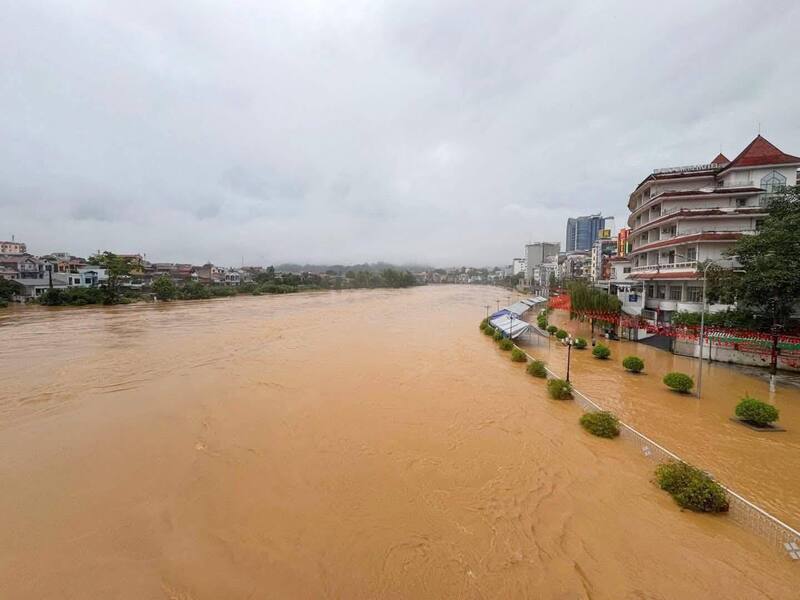 Ngập lụt và sạt lở xuất hiện tại Cao Bằng.