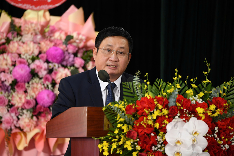 Viện trưởng Viện Nghiên cứu Cơ khí Phan Đăng Phong trình bày tham luận tại đại hội.
