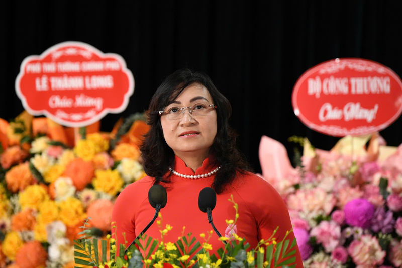 Thứ trưởng Bộ Công Thương Phan Thị Thắng báo cáo tại Đại hội