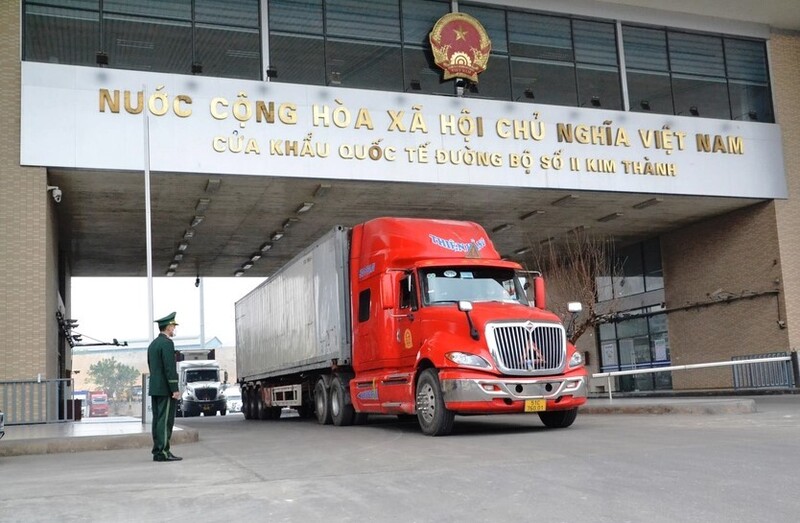 Sôi động giao thương qua Cửa khẩu quốc tế số II Kim Thành