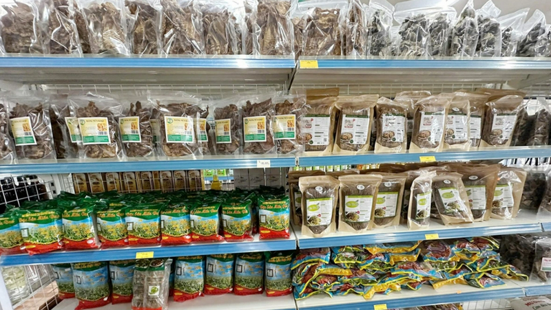 Chứng nhận sản phẩm an toàn là điều kiện để sản phẩm được đưa ra thị trường, lấy lòng tin của khách hàng. Ảnh: Báo Lào Cai