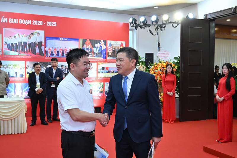 Tổng Biên tập Báo Công Thương Nguyễn Văn Minh tham dự Đại hội.