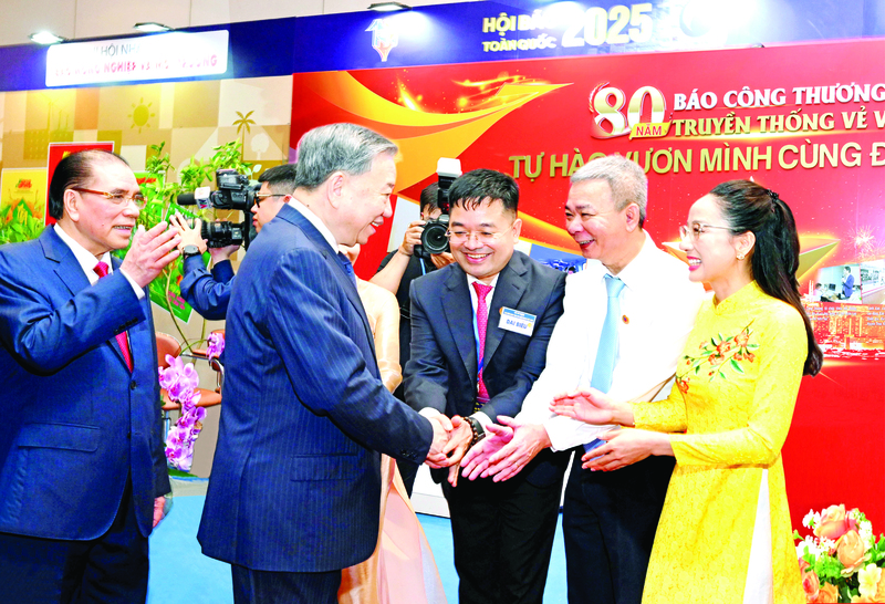 Tổng Bí thư Tô Lâm động viên người làm báo ngành Công Thương. Ảnh: Cấn Dũng