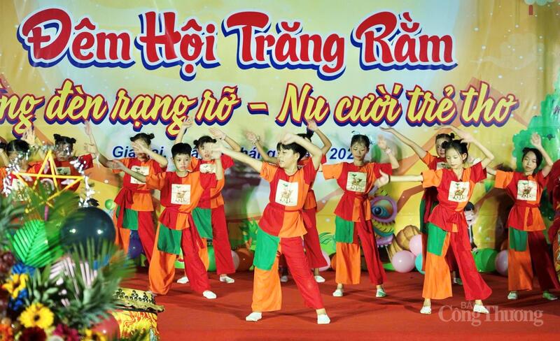 Các tiết mục văn nghệ do các em học sinh tự chuẩn bị.