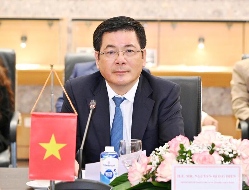 Bộ trưởng cũng đề nghị phía Ả-rập Xê-út cung cấp dầu thô, xăng, khí hóa lỏng... hợp tác với Việt Nam trong lĩnh vực năng lượng.