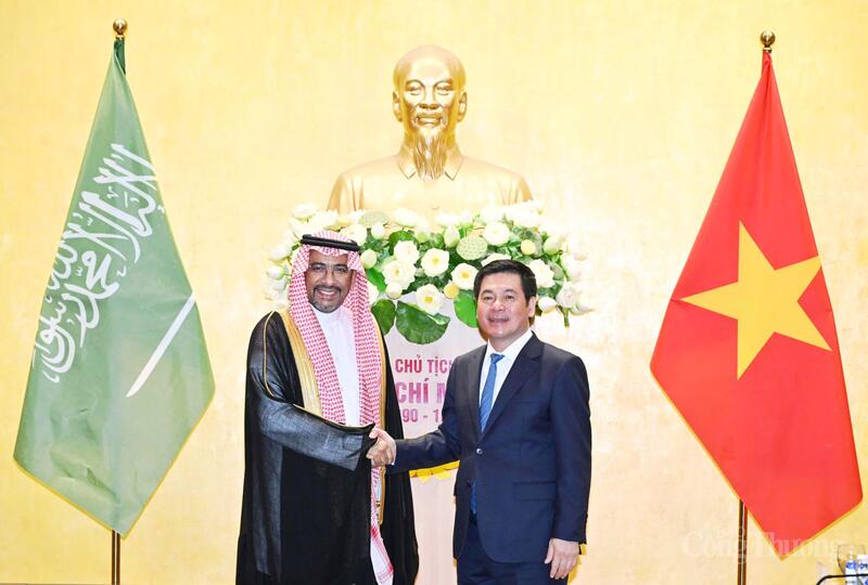 Bộ trưởng Nguyễn Hồng Diên và Ngài Bandar Alkhorayef, Bộ trưởng Bộ Công nghiệp và Khoáng sản Ả-rập Xê-út.