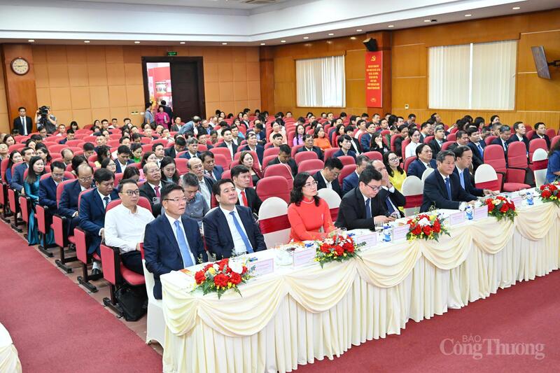 Bộ trưởng Nguyễn Hồng Diên phát biểu khai mạc Đại hội thi đua yêu nước ngành Công Thương lần thứ IV - 5