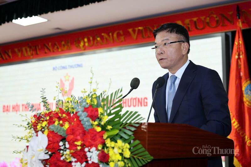 Ủy viên Trung ương Đảng, Phó Thủ tướng Chính phủ Lê Thành Long.