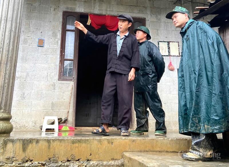 Lực lượng Bộ đội Biên phòng, công an, dân quân tự vệ...và chính quyền địa phương đang nỗ lực khắc phục hậu quả mưa lũ xảy ra trên địa bàn tỉnh Tuyên Quang. Ảnh: Xuân Hưng