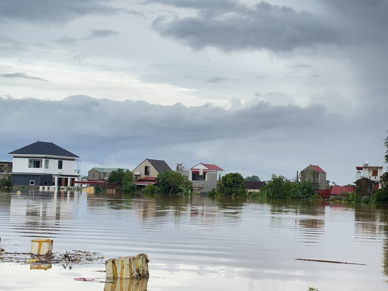 Hiện hàng nghìn hộ dân tại xã Kim Tân đang ngập chùm trong biển nước. Ảnh: CTV.