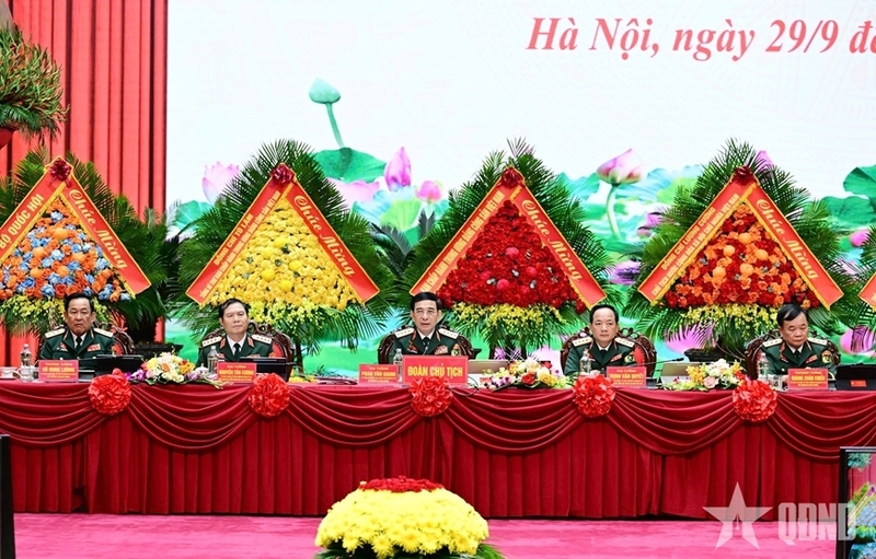 Đoàn Chủ tịch điều hành Đại hội. Ảnh: QĐND