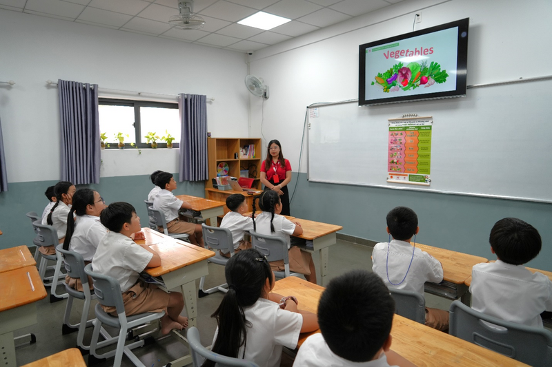 Trước mỗi giờ ăn trưa học sinh được tìm hiểu về lợi ích, giá trị dinh dưỡng của loại rau củ sẽ ăn trong bữa trưa